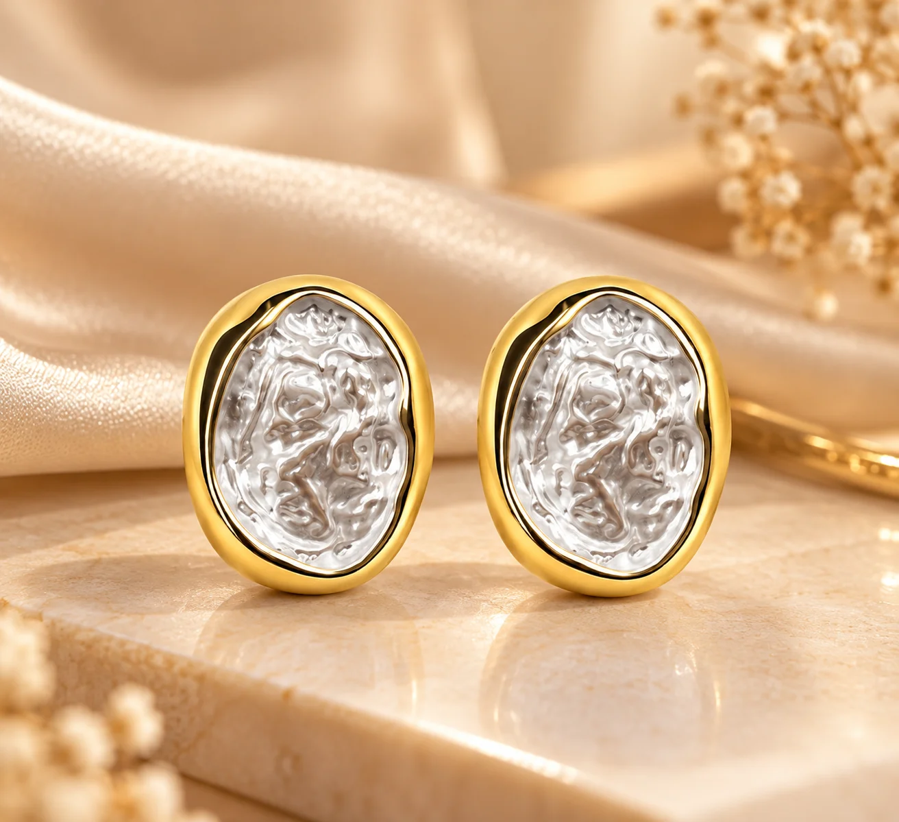 Pearlique Oval Studs